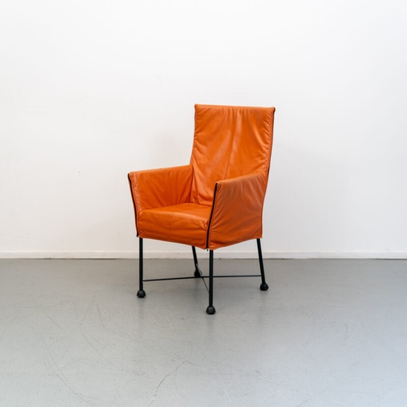 Montis Chaplin stoelen oranje leer - zwart met doppen, Niet ingevuld, Zo goed als nieuw, Niet ingevuld, Niet ingevuld