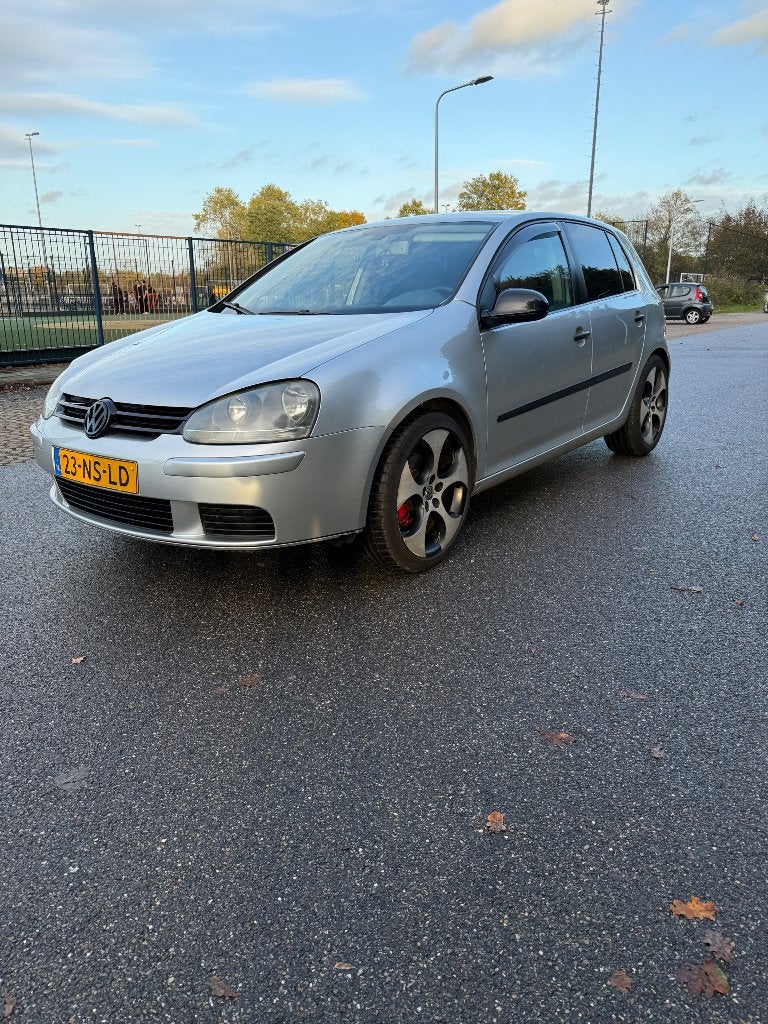 Volkswagen Golf 1.6 16V FSI 85KW 5D 2004 Grijs, Auto's, Voorwielaandrijving, Zwart, 4 cilinders, 620 kg