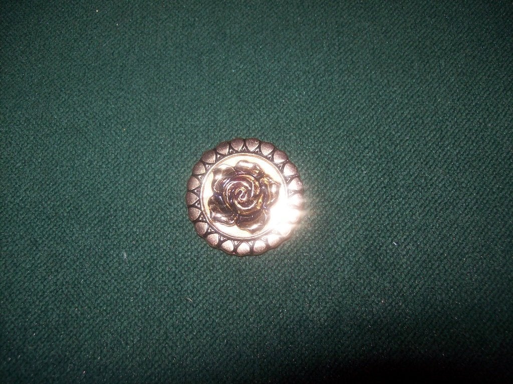 Sjaalklem /Broche goudkleurig met bloem, Sieraden, Tassen en Uiterlijk, Minder dan 4 cm, Ophalen of Verzenden, Zo goed als nieuw