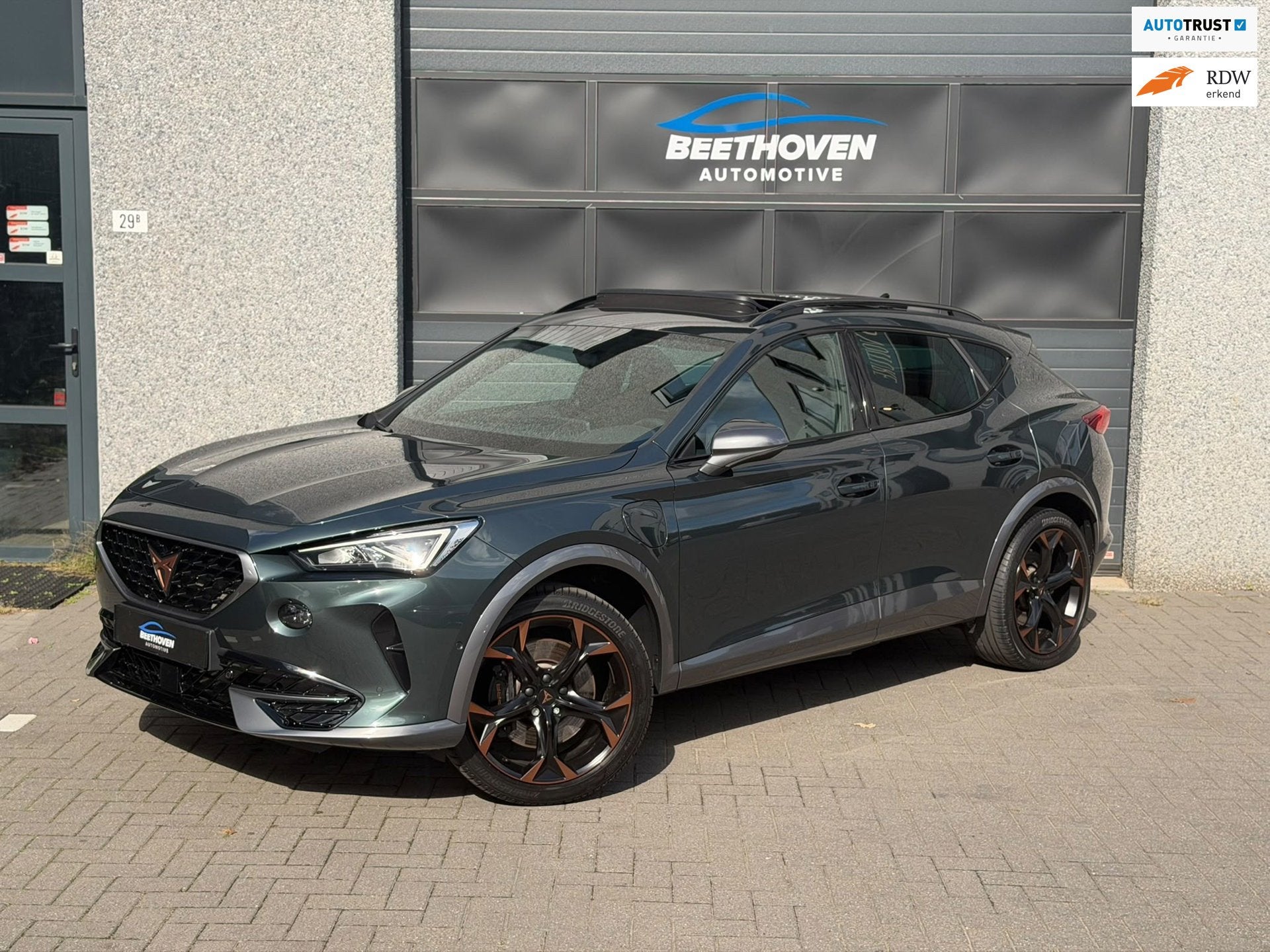 Cupra Formentor 1.4 e-Hybrid VZ Copper Edition Pano Keyless, Auto's, Dealer onderhouden, Gebruikt, 4 cilinders, Formentor