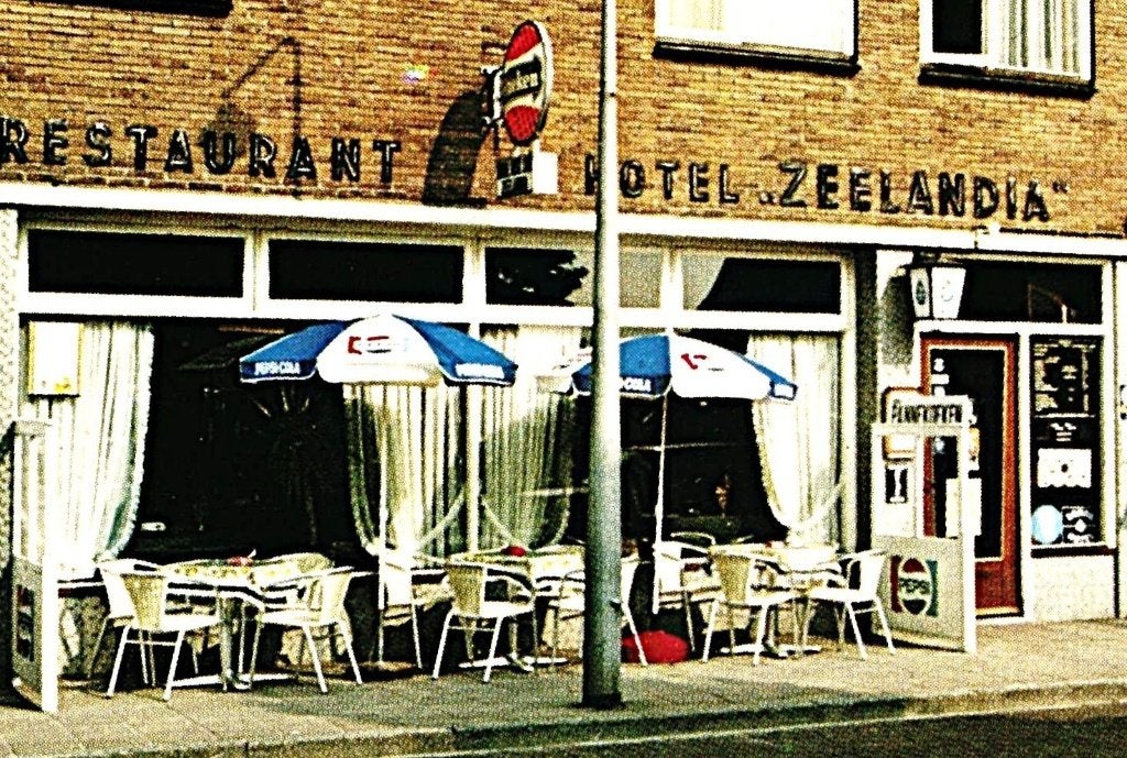 805697	Oostkapelle	Zeelandia Dorpsstraat Wederopbouw Gelopen, Ophalen of Verzenden, 1960 tot 1980, Gelopen, Zeeland