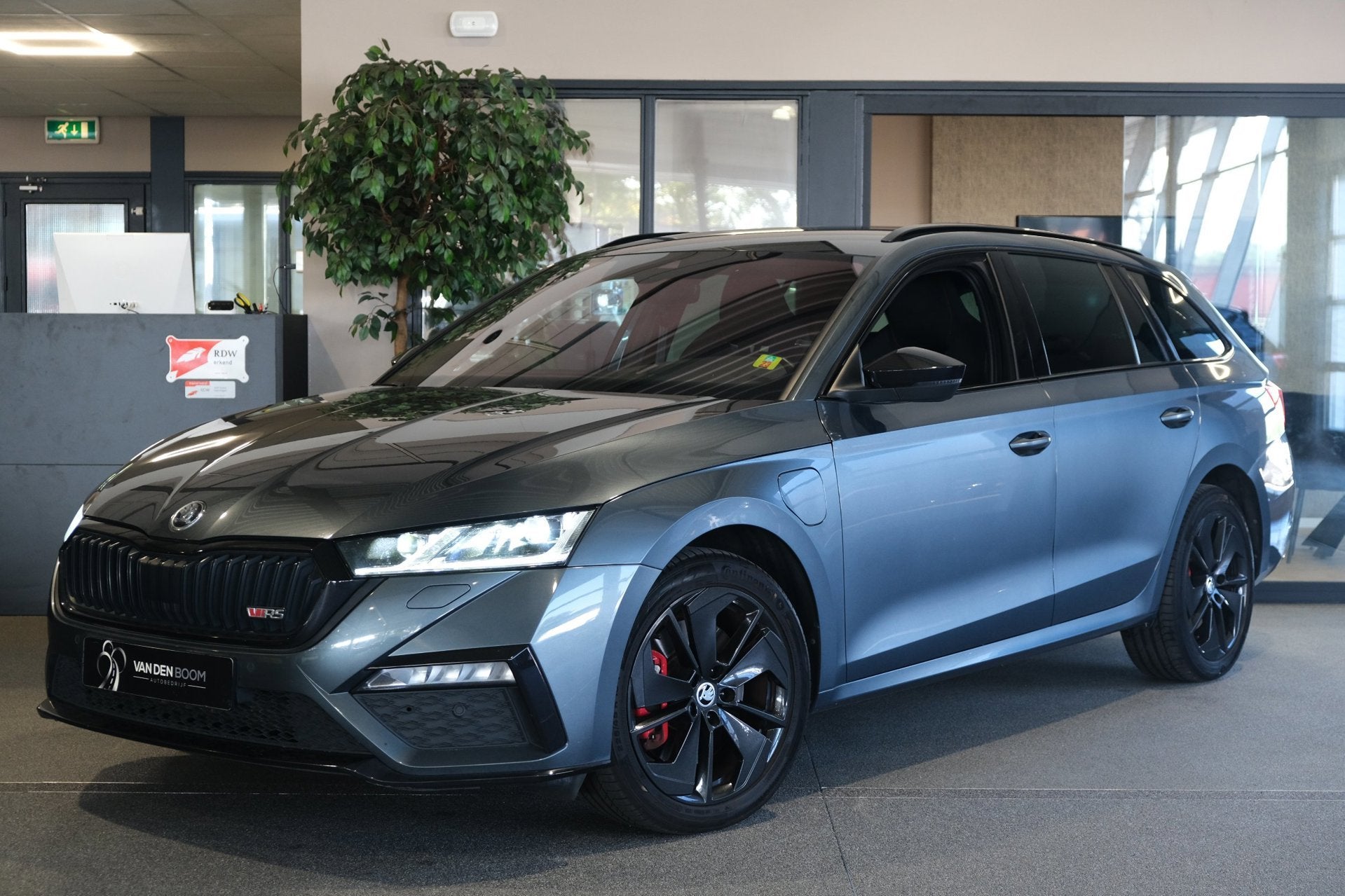 Skoda Octavia Combi 1.4 TSI RS iV PHEV 245PK Led Navi Virtua, Dealer onderhouden, Gebruikt, Zwart, 4 cilinders