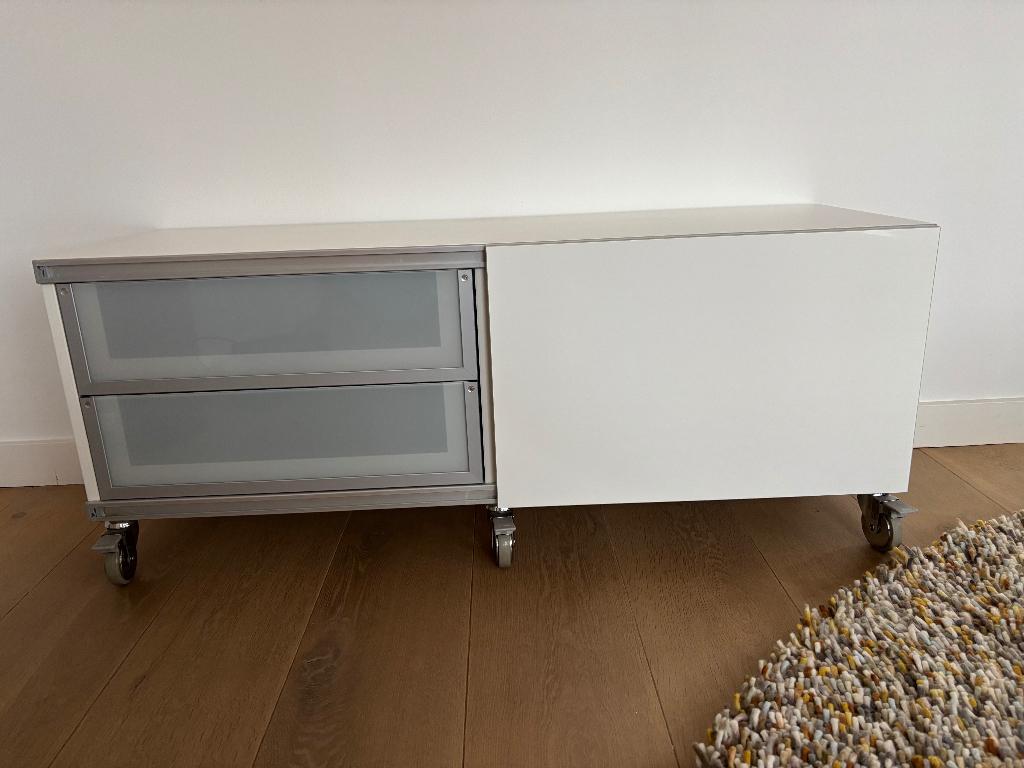 GRATIS Ikea TV meubel, wit, Huis en Inrichting, Kasten | Televisiemeubels, Ophalen, Gebruikt, 100 tot 150 cm, Minder dan 100 cm