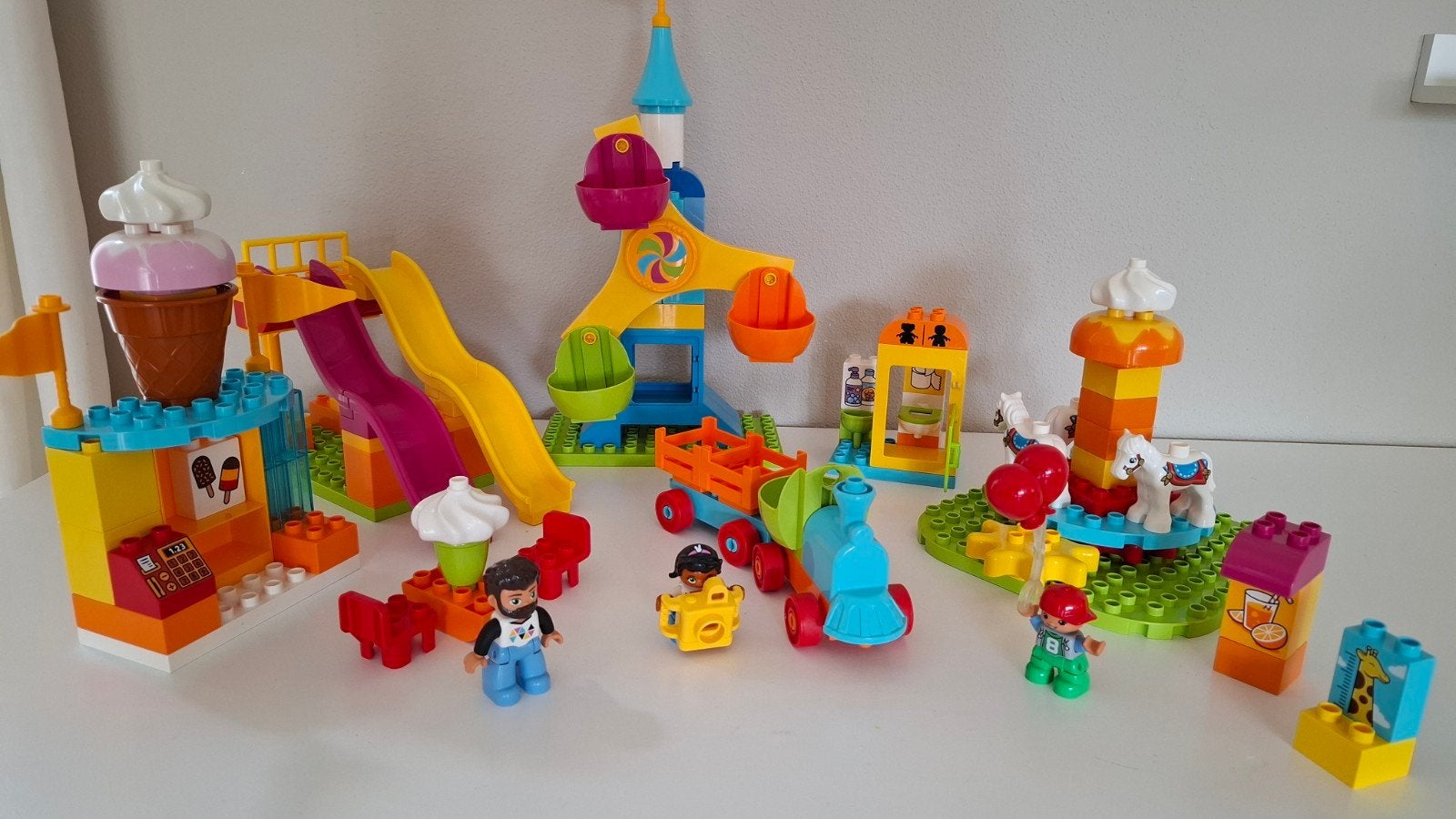 Lego Duplo kermis 10840 - 2 tot 5 jaar - inclusief trein, Kinderen en Baby's, Speelgoed | Duplo en Lego, Compleet, Overige thema's