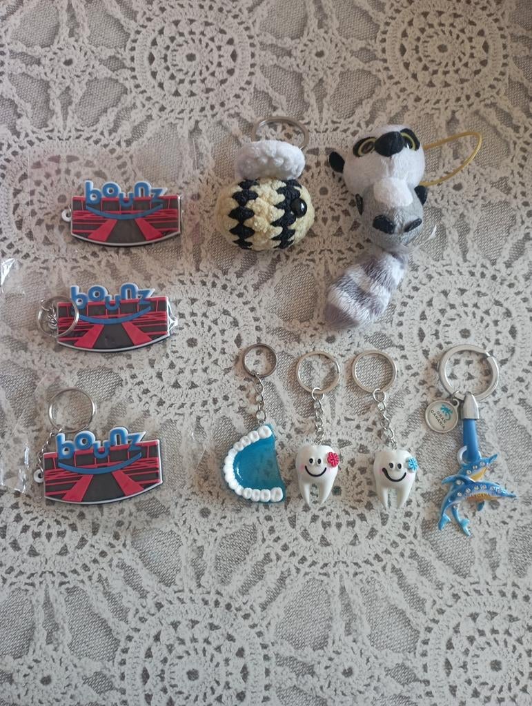 Set sleutelhangers, bijtje, lemur, tand, gebit, dolfijnen, Ophalen of Verzenden, Nieuw