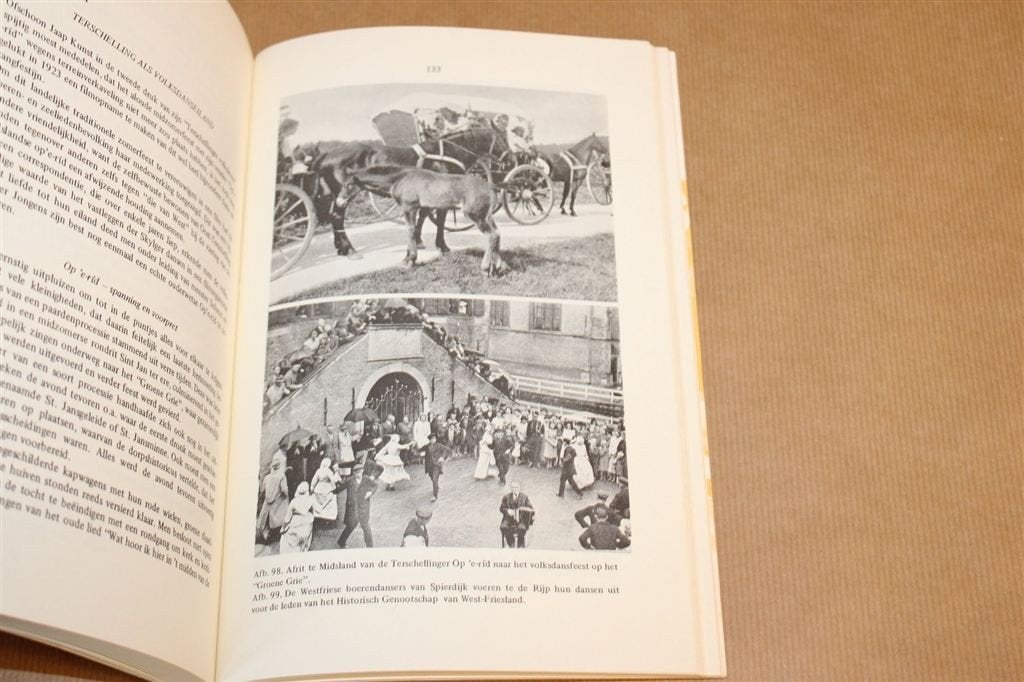 Volksdansen Vroeger en Nu — Nederlandse Traditie, Boeken, Ophalen of Verzenden, Gelezen
