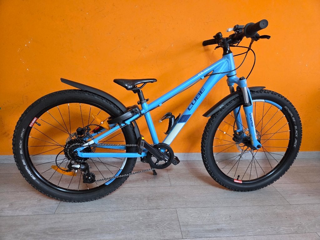 Cube 240 Acid Race 24 inch, Ophalen, Gebruikt, Aluminium, 24 inch of meer