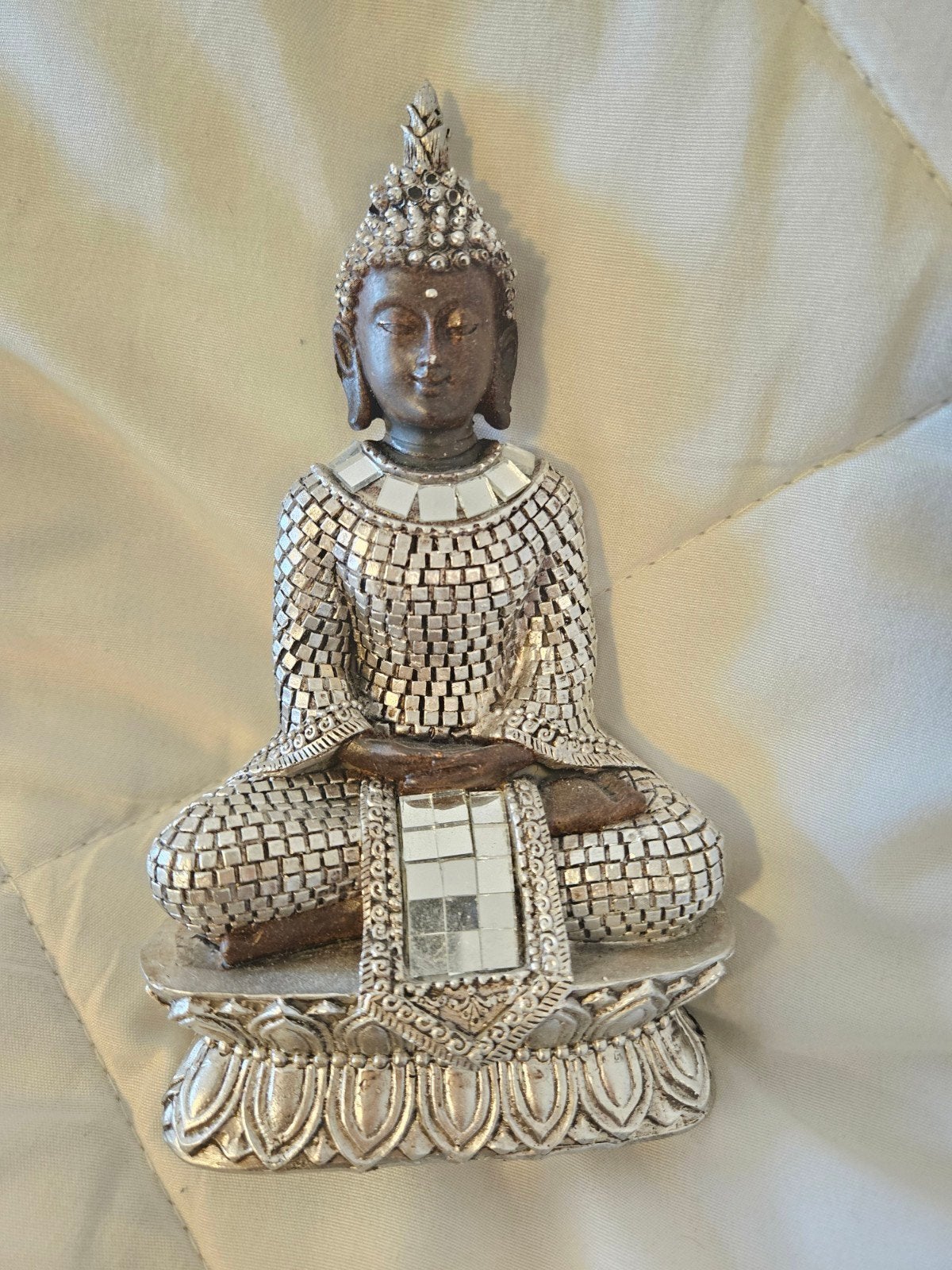 Zilverkleurige Boeddha met spiegelmozaïek, Ophalen, Met reliëf, Zo goed als nieuw, Overige kleuren