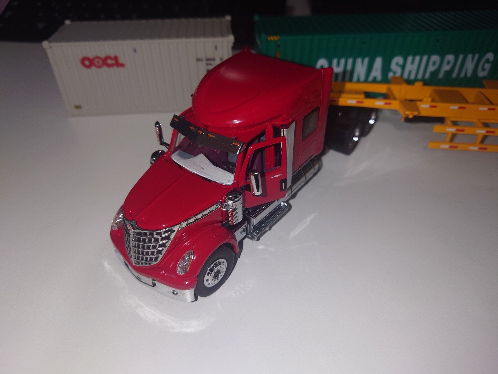 1:50 Diecast Masters Truck met Trailer en 2 Containers, Overige merken, 1:50 of kleiner, Verzenden, Zo goed als nieuw