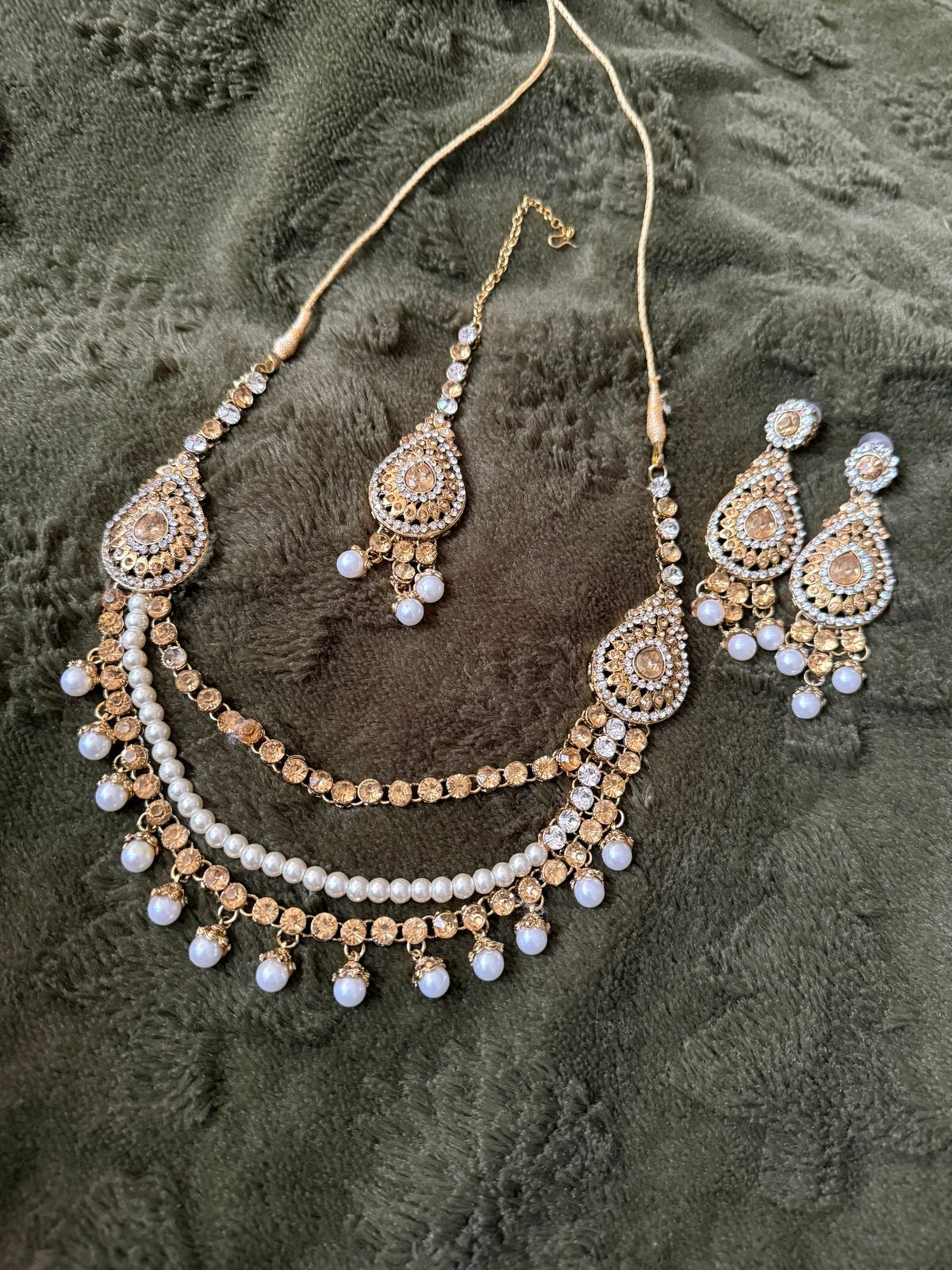 Nieuwe Indiase kettingset met tikka, Overige materialen, Nieuw, Ophalen of Verzenden, Goud