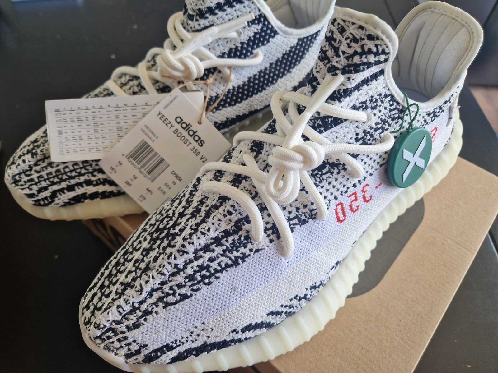 Yeezy Boost 350 V2 Zebra, Kleding | Heren, Schoenen, Wit, Nieuw, Ophalen of Verzenden, Sneakers of Gympen