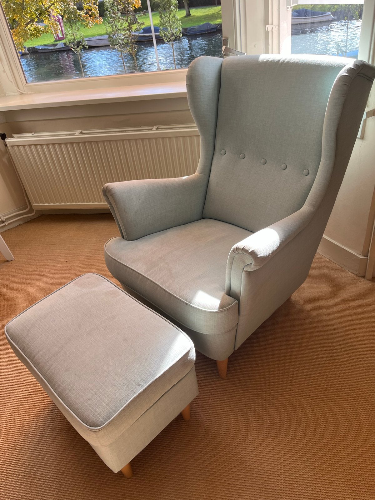 Lichtblauwe oorfauteuil met voetenbank - Gebruikt, Huis en Inrichting, Ophalen, Gebruikt, Klassiek, 75 tot 100 cm