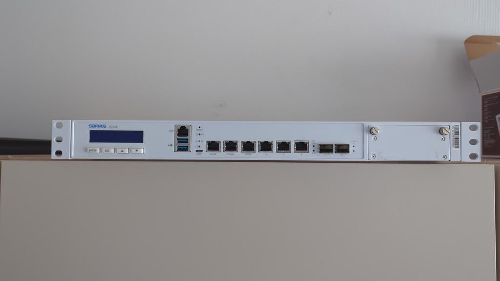 Sophos XG 210 Firewall/Router - Uitstekende Staat, Computers en Software, Ophalen of Verzenden, Zo goed als nieuw, Router, Sophos