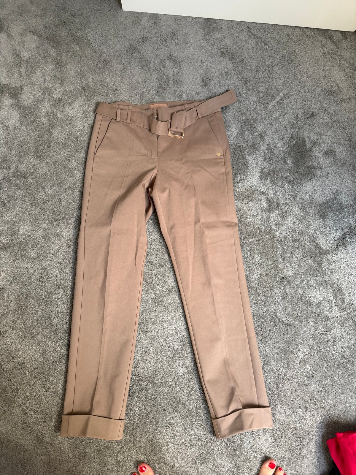 Gustav pantalon met riem - Maat 36 (S), Kleding | Dames, Verzenden, Beige, Zo goed als nieuw, Driekwart