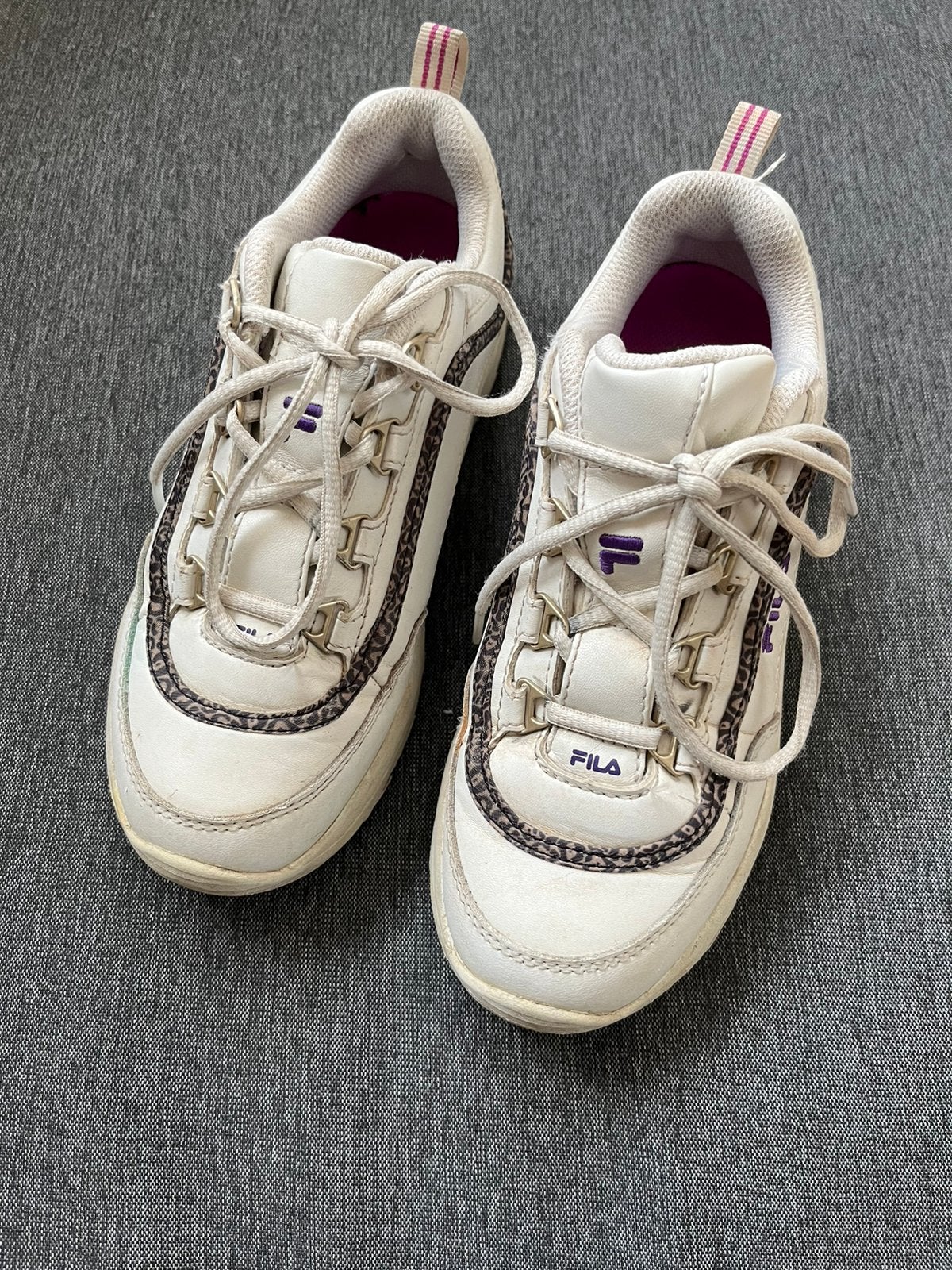 Fila sneakers mt 35 met vleugje panterprint, Gebruikt, Meisje, Schoenen, Ophalen of Verzenden
