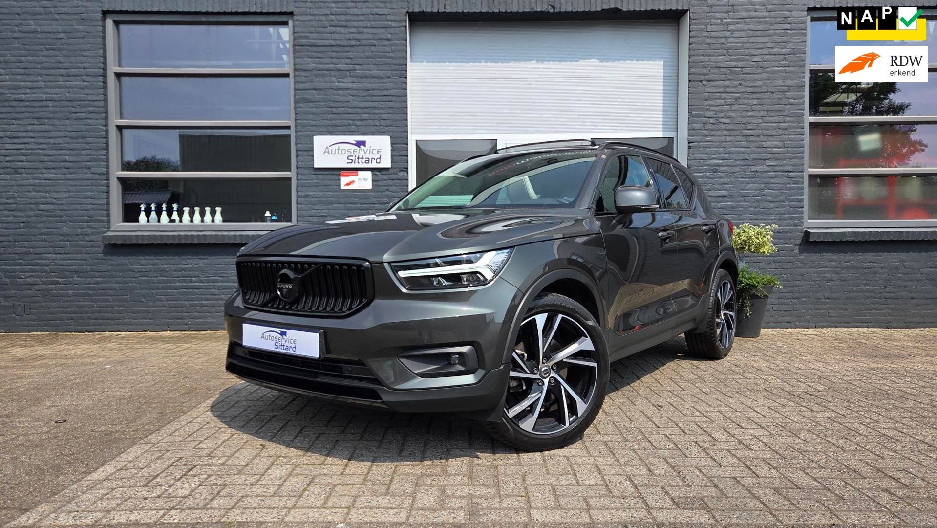 Volvo XC40 2.0 T4 Inscription Pine Grey, Auto's, Volvo, 15 km/l, Euro 6, 1969 cc, SUV of Terreinwagen