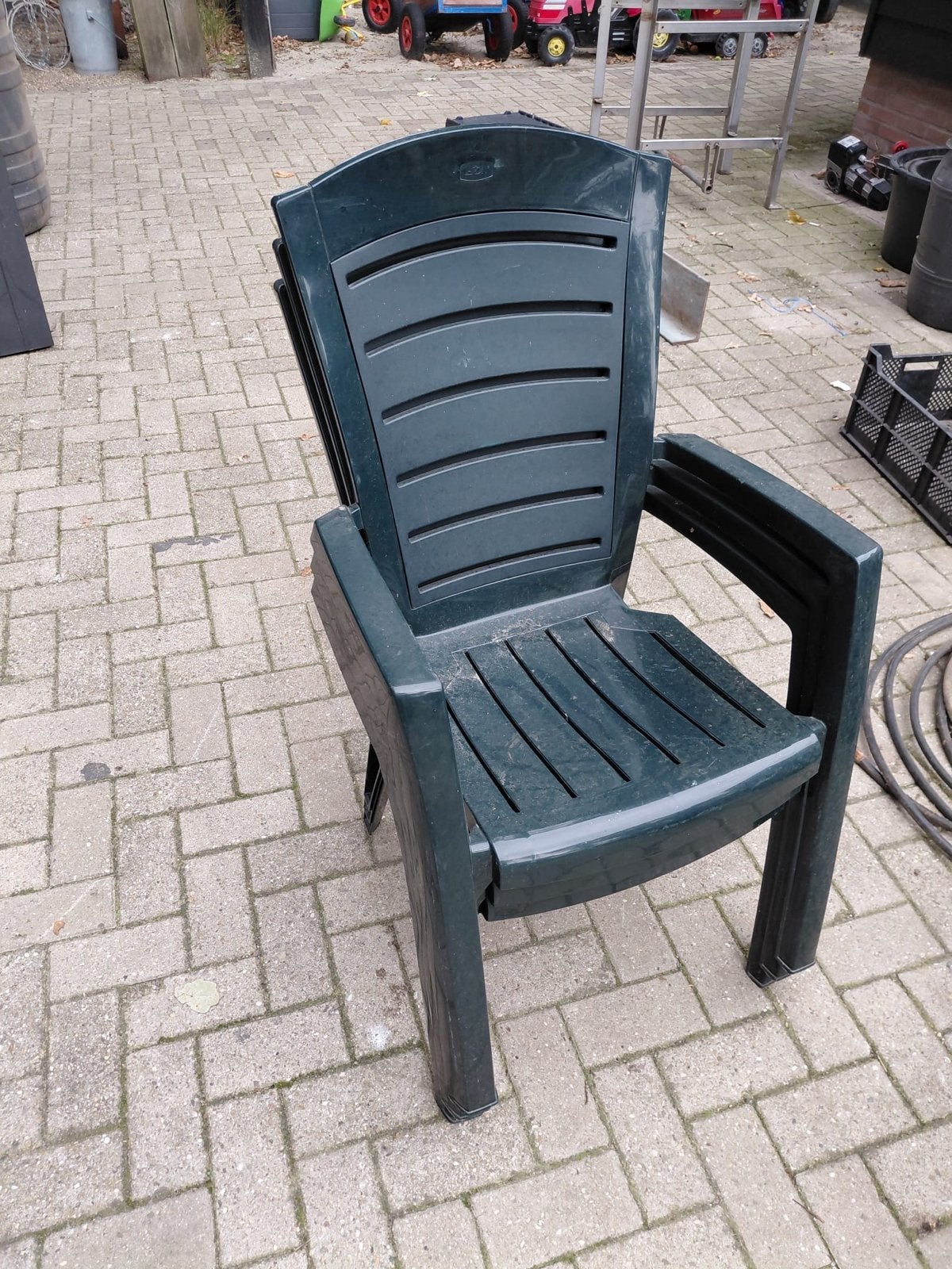 3 Groene kunststof tuinstoelen, stapelbaar, Tuin en Terras, Ophalen, Gebruikt, Kunststof, Stapelbaar