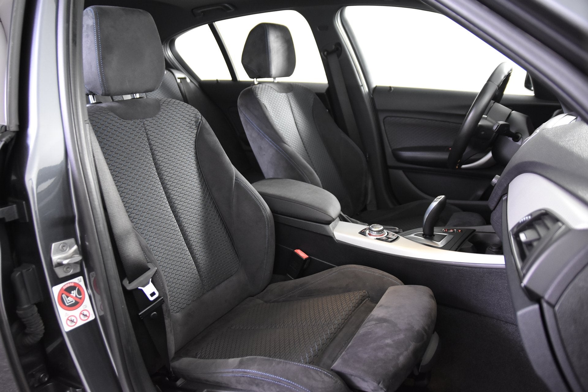 BMW 1-serie 118i A M-Sport *Navigatie*2x M*Schuifdak*, Auto's, Dealer onderhouden, Gebruikt, Origineel Nederlands, Bedrijf