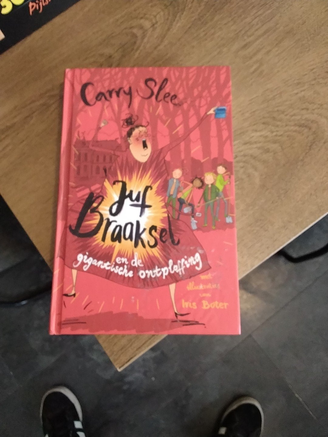 carry slee juf braaksel en de gigantische ontploffing € 7.50, Ophalen of Verzenden, Zo goed als nieuw
