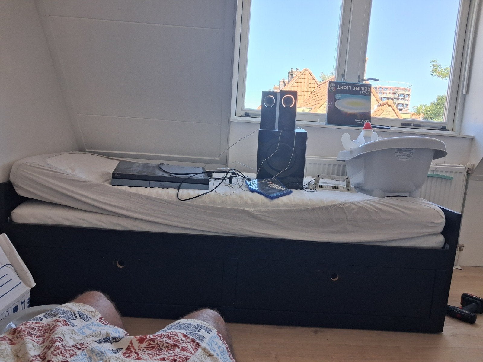 2 gratis bedden: IKEA Malm en uitschuifbaar duobed, Ophalen, Gebruikt, Eenpersoons, Zwart