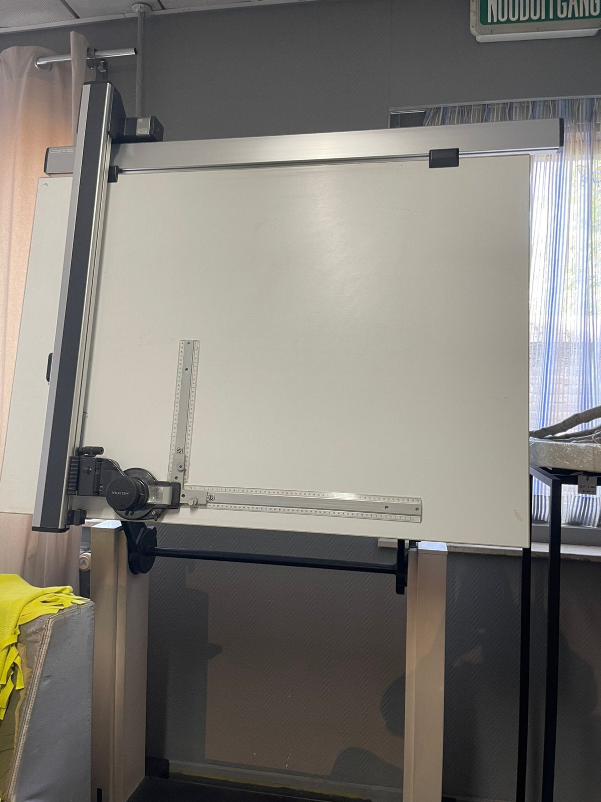 Mutoh Drafter RE2 Tekentafel, Doe-het-zelf en Verbouw, Tekentafels, Ophalen, Gebruikt, Minder dan 130 cm, Verlichting
