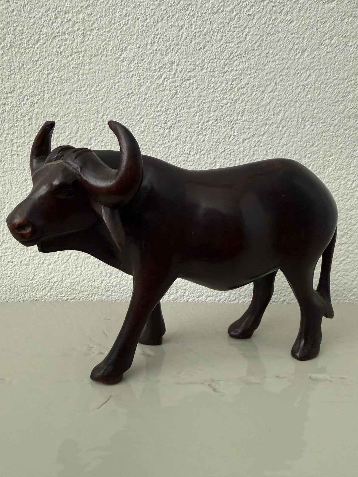 Houten Waterbuffel / Houtsnijwerk / Kunst, Ophalen of Verzenden, Zo goed als nieuw, Beeldje of Figuurtje