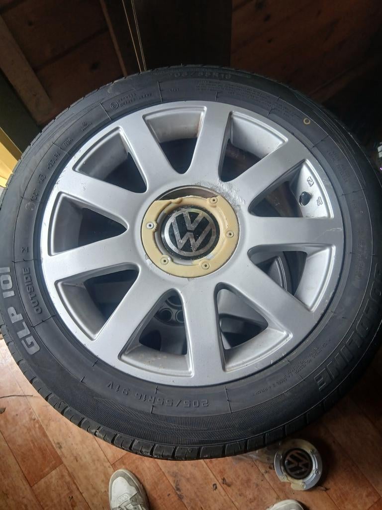 Volkswagen velgen met nette banden, Ophalen