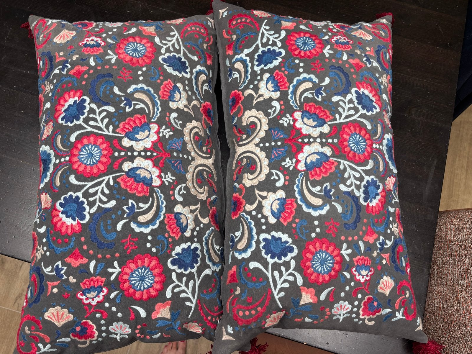 Set van 2 sierkussens met geborduurde bloemen, Ophalen, Overige merken, Meerkleurig, Met print