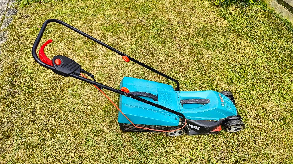 Bosch Electro Grasmaaier ARM 3200 (1200W 32cm), Tuin en Terras, Grasmaaiers, Ophalen, Cirkelmaaier, Gebruikt, Elektrische grasmaaier
