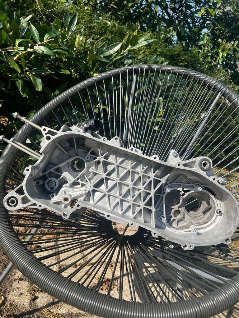 Gestraalde 125cc hexagon carters, Ophalen, Zo goed als nieuw