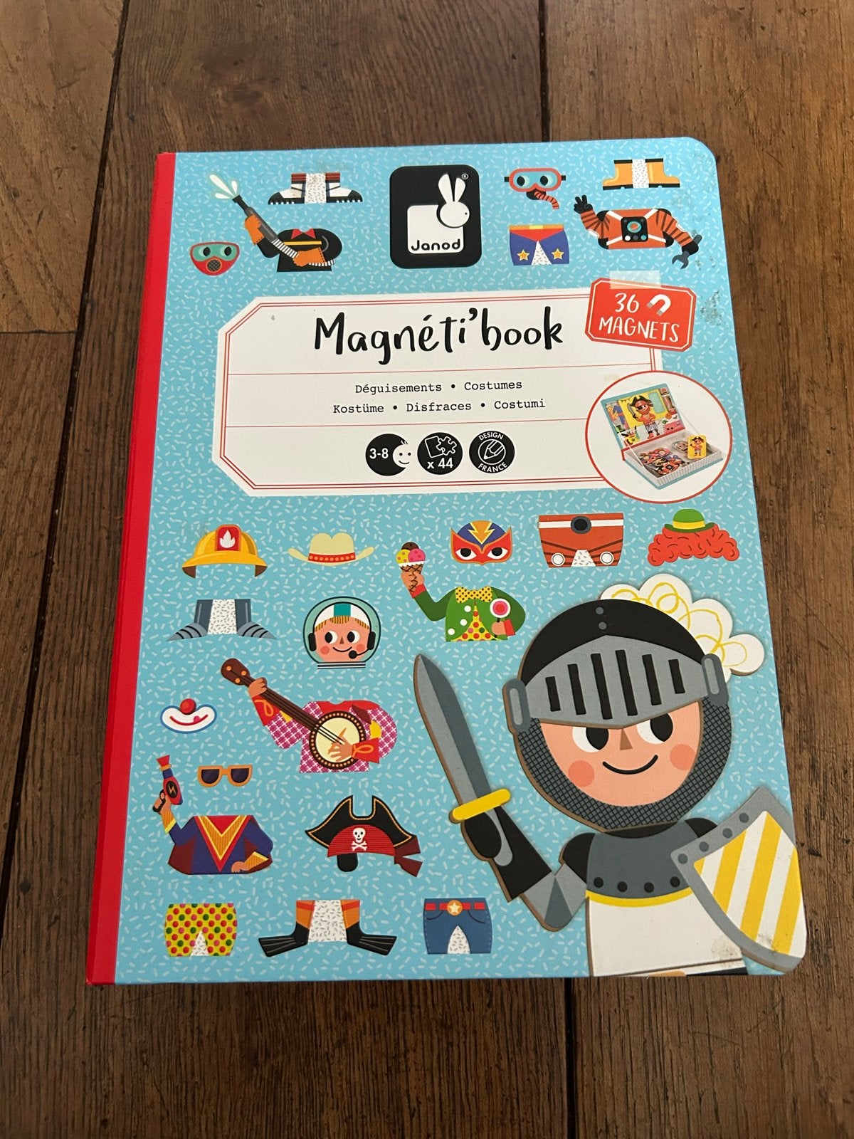 Janod Magneti'book - kostuums poppetjes - compleet, Ophalen of Verzenden, Gebruikt