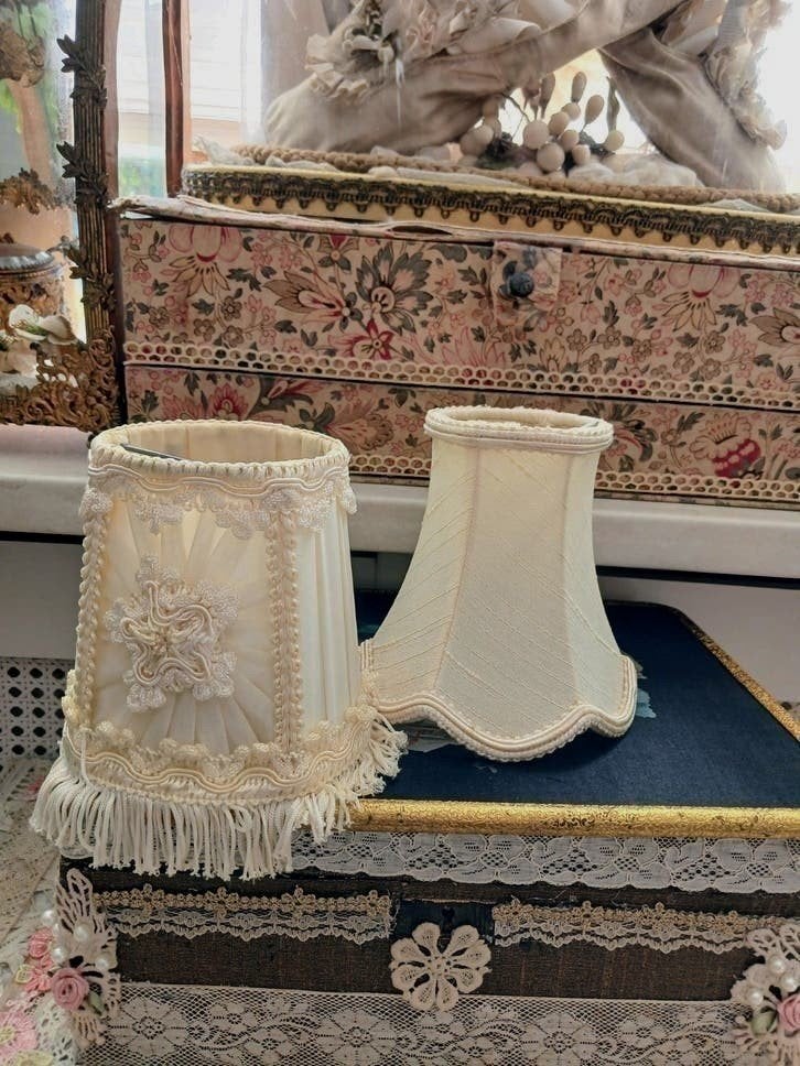 2 vintage crème klem lampenkapjes, Verzenden