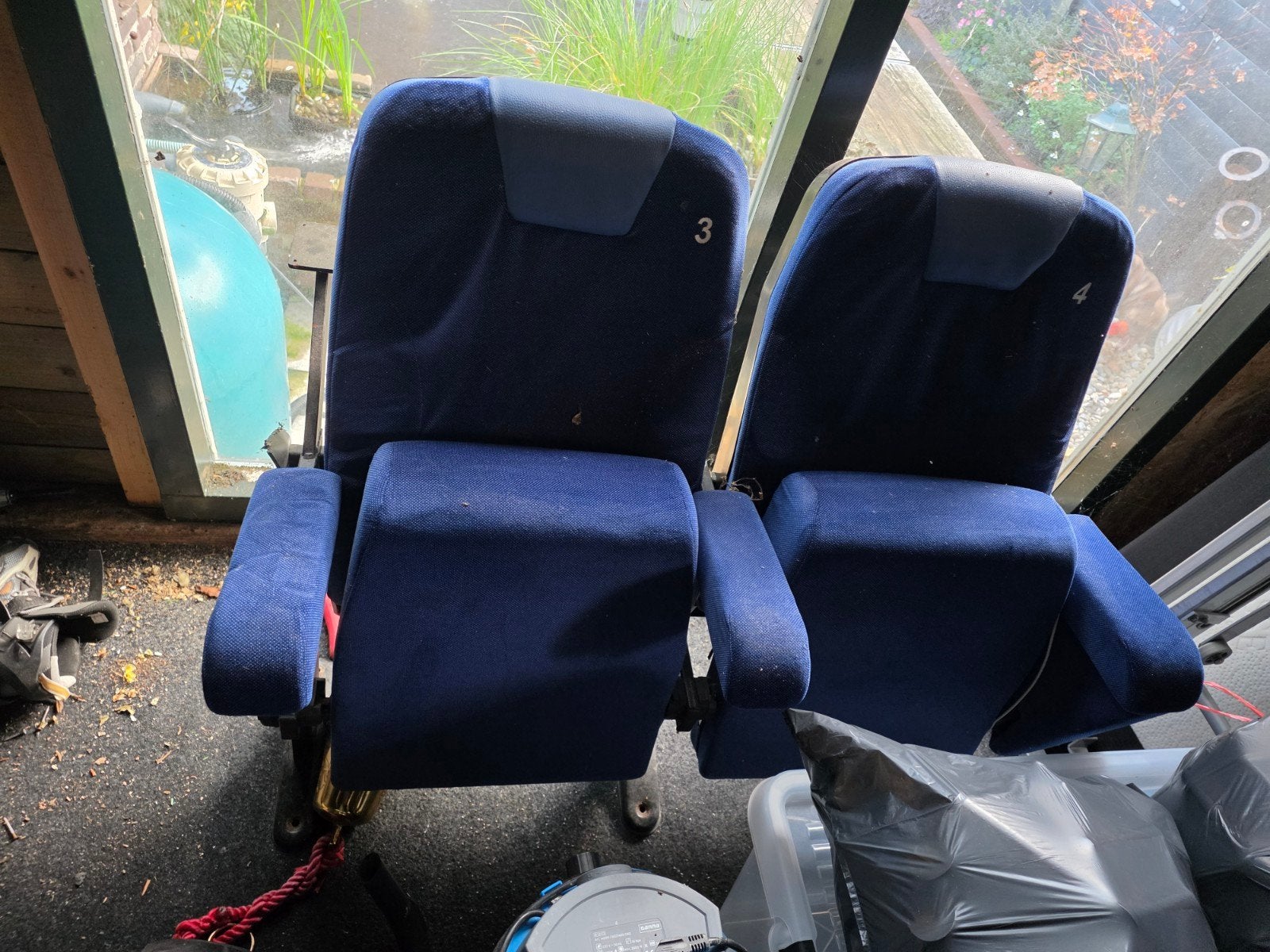 2 bioscoop stoelen, Ophalen, Gebruikt, Bruin