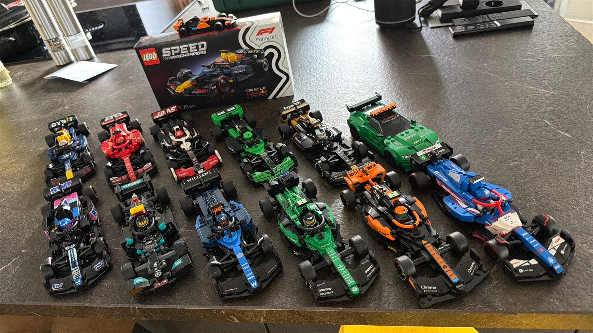 F1 Auto’s + Micro+ Extra nieuwe RBR nieuw in doos, Ophalen of Verzenden, Zo goed als nieuw, Overige merken