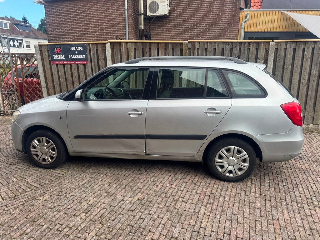 Skoda Fabia Combi 1.4-16V Ambiente inruil koopje, Auto's, Skoda, Voorwielaandrijving, 4 cilinders, Startonderbreker, Origineel Nederlands