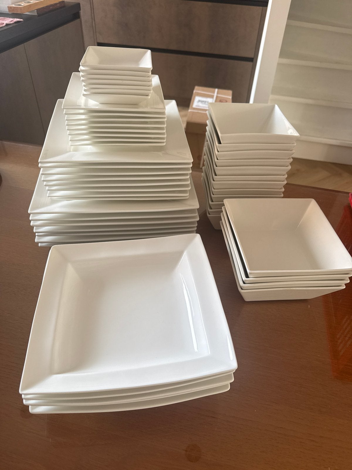 Uitgebreid wit servies set - diverse borden en schalen, Ophalen, Gebruikt, Keramiek, Modern