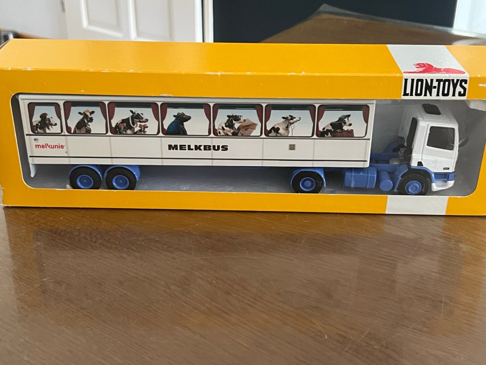 Lion Toys Melkbus vrachtwagen - Nieuw in doos, Ophalen of Verzenden, Nieuw, Overige merken