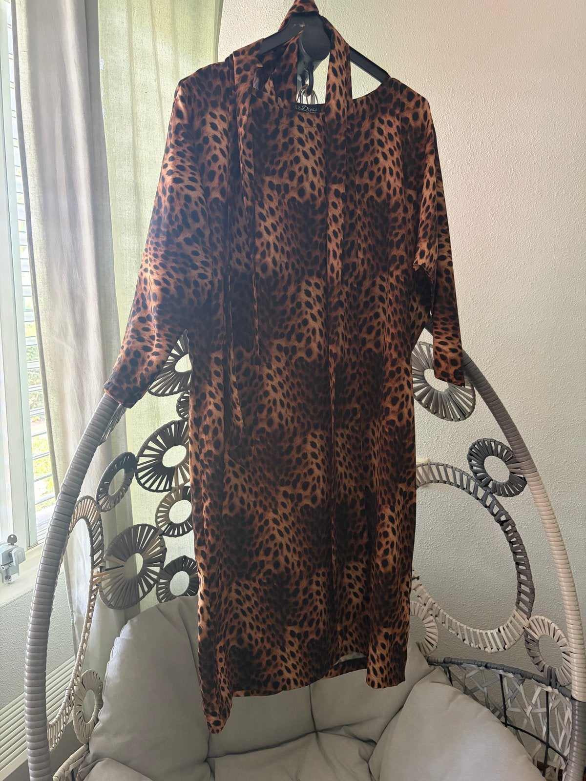 Nieuwe LaDress zijden panterprint jurk met ceintuur, Kleding | Dames, Ophalen of Verzenden, Nieuw, Maat 46/48 (XL) of groter, Meerkleurig