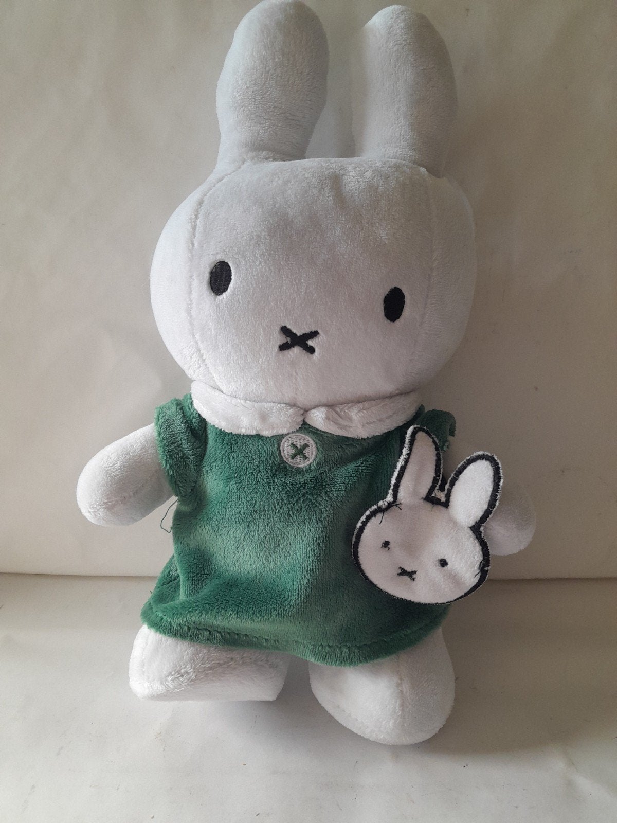 Nijntje knuffel in groene jurk met klein Nijntje, Ophalen of Verzenden, Zo goed als nieuw, Konijn
