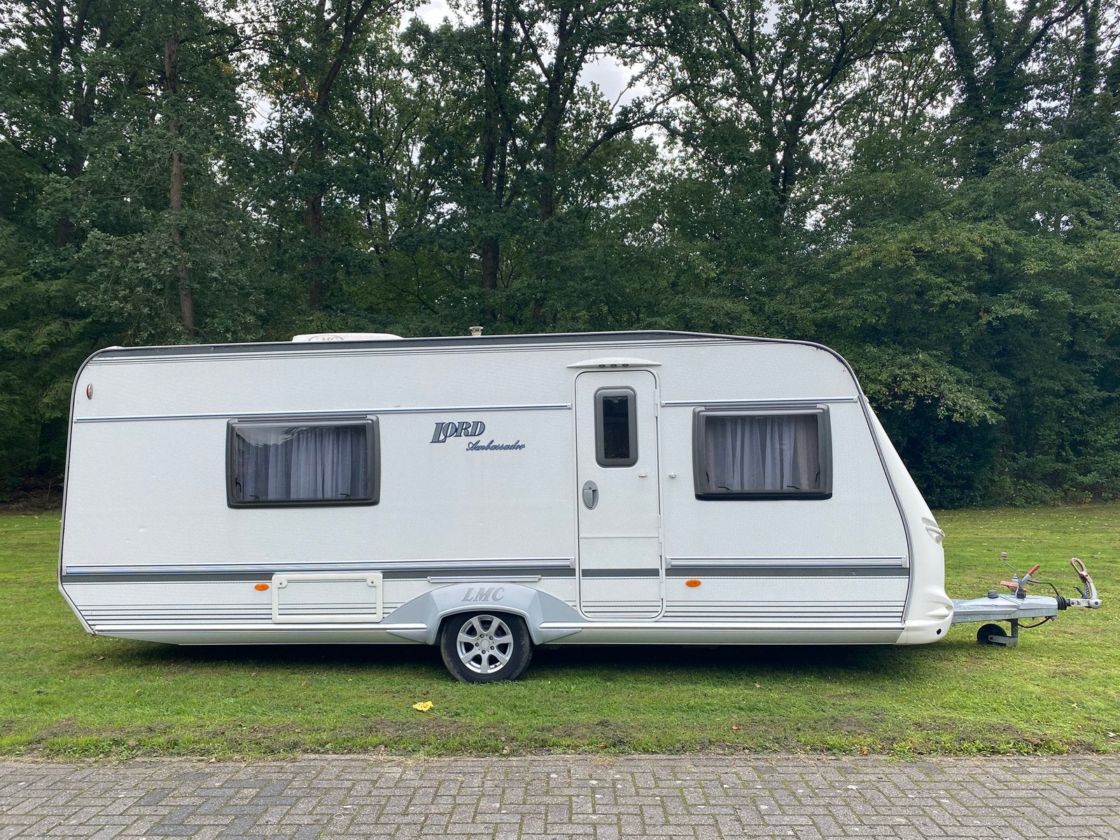 LMC Lord Ambabassador 560 Enkele Bedden 2007, Caravans en Kamperen, Luifel, Rondzit, Particulier, 5 tot 6 meter