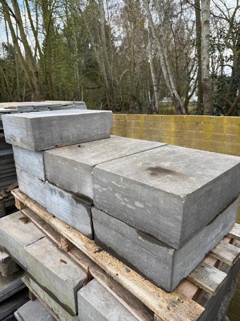 Traptrede Hardsteen ongezoet 50x35x15 en 75x35x15, Ophalen, Gebruikt, Natuursteen, Overige typen