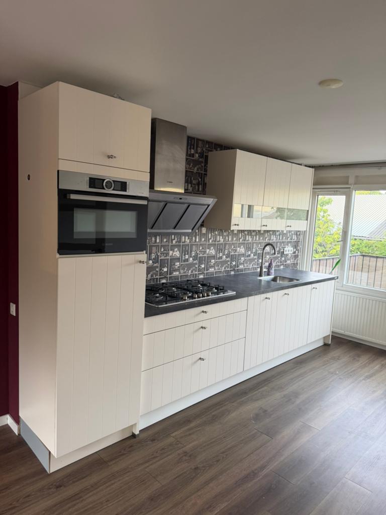 Complete Keuken met Bosch Apparatuur en Composiet Blad, Huis en Inrichting, Keuken | Complete keukens, Wit, Enkelwandige keuken