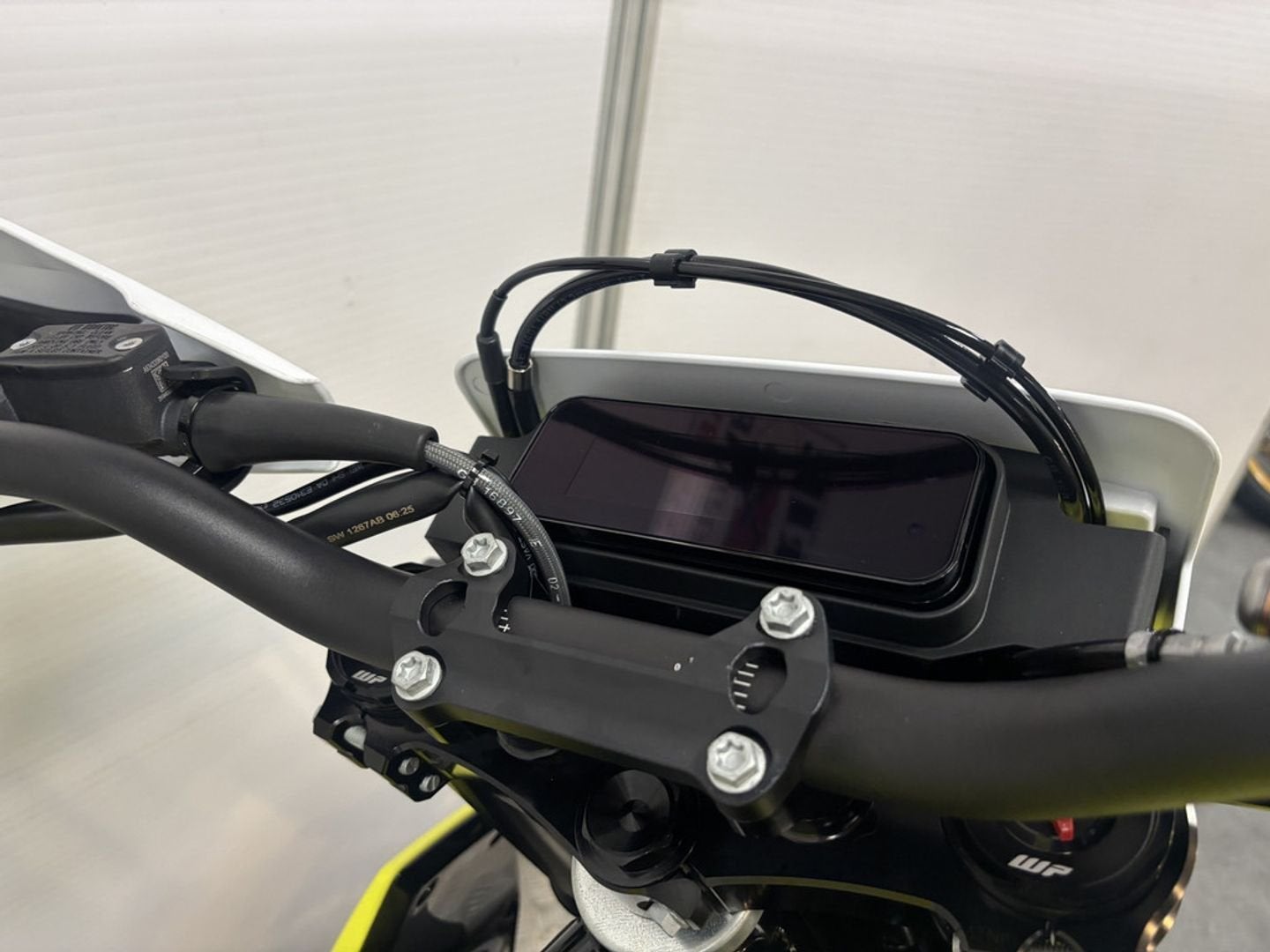 Husqvarna 701 SUPERMOTO (bj 2026), Motoren, 693 cc, Motorrijbewijs A, Bedrijf, Onbekend