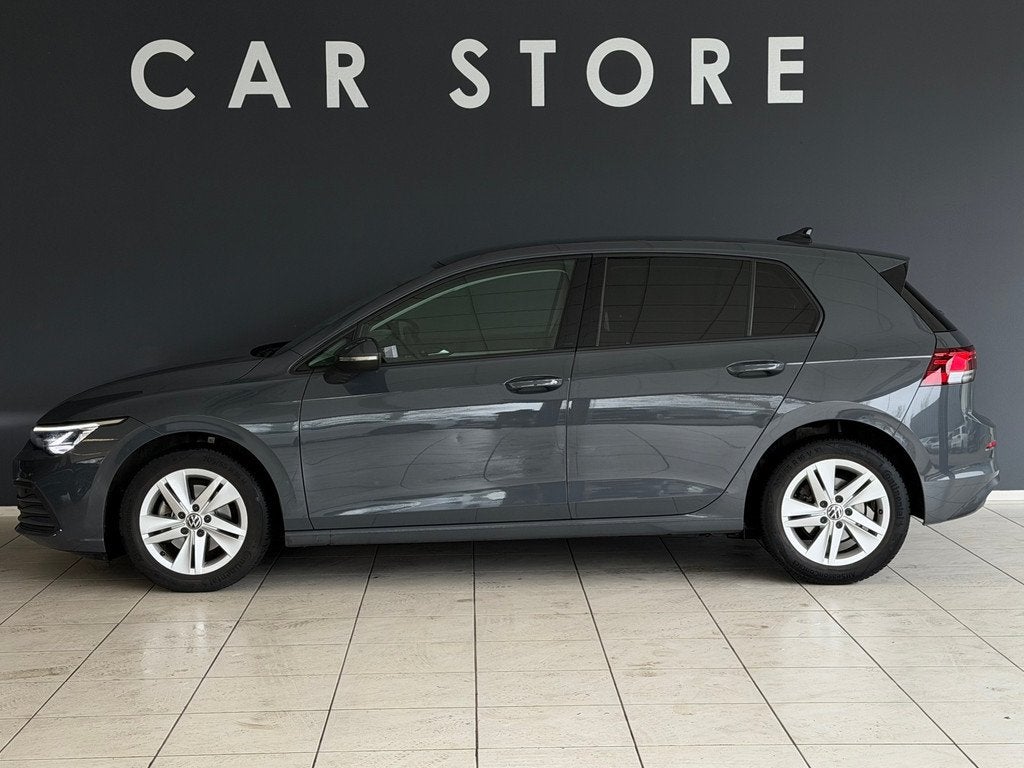 Volkswagen Golf 1.0 eTSI DSG Carplay Adaptive Cruise, Stof, Gebruikt, 23 km/l, Bedrijf