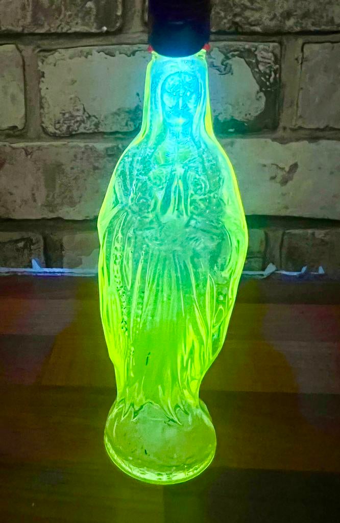 Holy water heilig water in glazen maria flesje uv reactief, Antiek en Kunst, Ophalen of Verzenden
