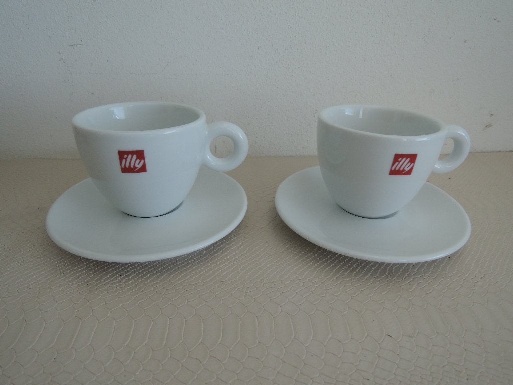 Twee Illy kopjes met schotels, Ophalen of Verzenden, Zo goed als nieuw, Overige stijlen, Kop(pen) en/of Schotel(s)