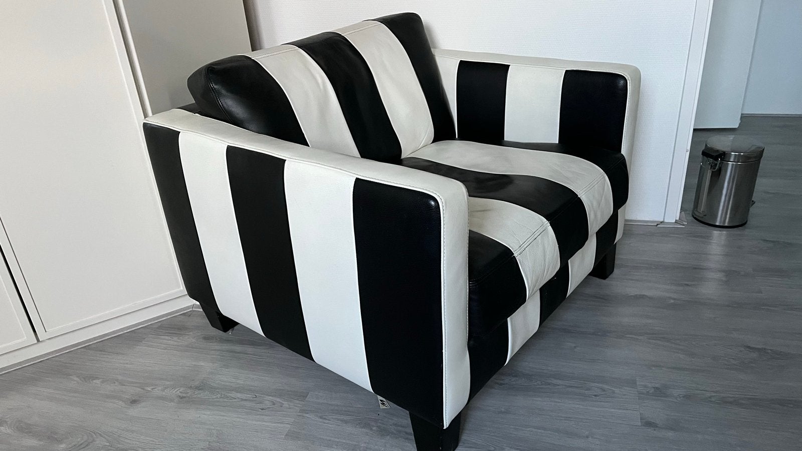 Montel Love Seat ,fauteuil, Echt Leder  Designstoel,, Ophalen, Gebruikt, Zwart, Leer