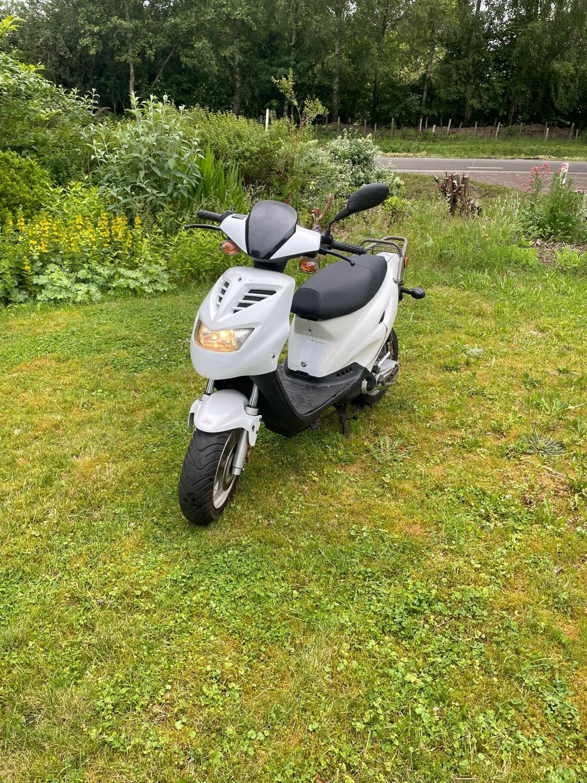Te koop scooter geel kenteken merk generic cracker 50, Ophalen, Gebruikt, Benzine, Overige modellen