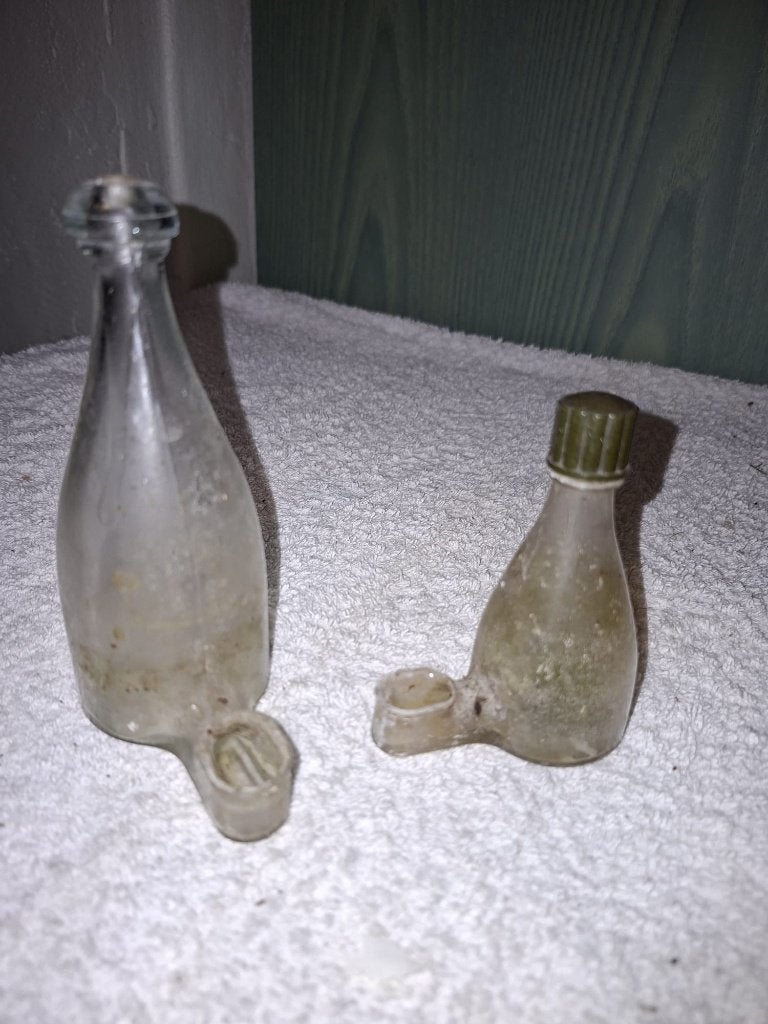 2 oude glazen vogel drinkflesjes, begin 1900, Ophalen of Verzenden