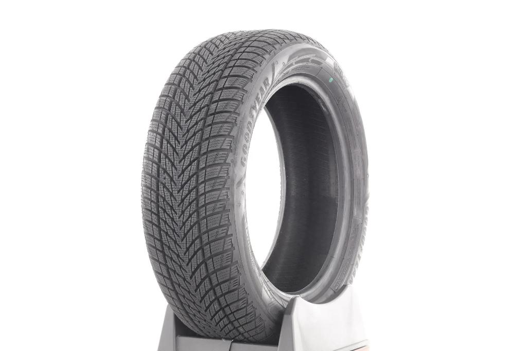 4x 255 45 R19 Goodyear Ultra Grip Performance 3 Winterbanden, 19 inch, 255 mm, Nieuw, Band(en)
